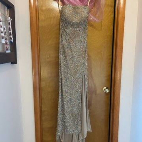 ALETA Dresses & Skirts - NWOT Gorgeous gold sequin gown